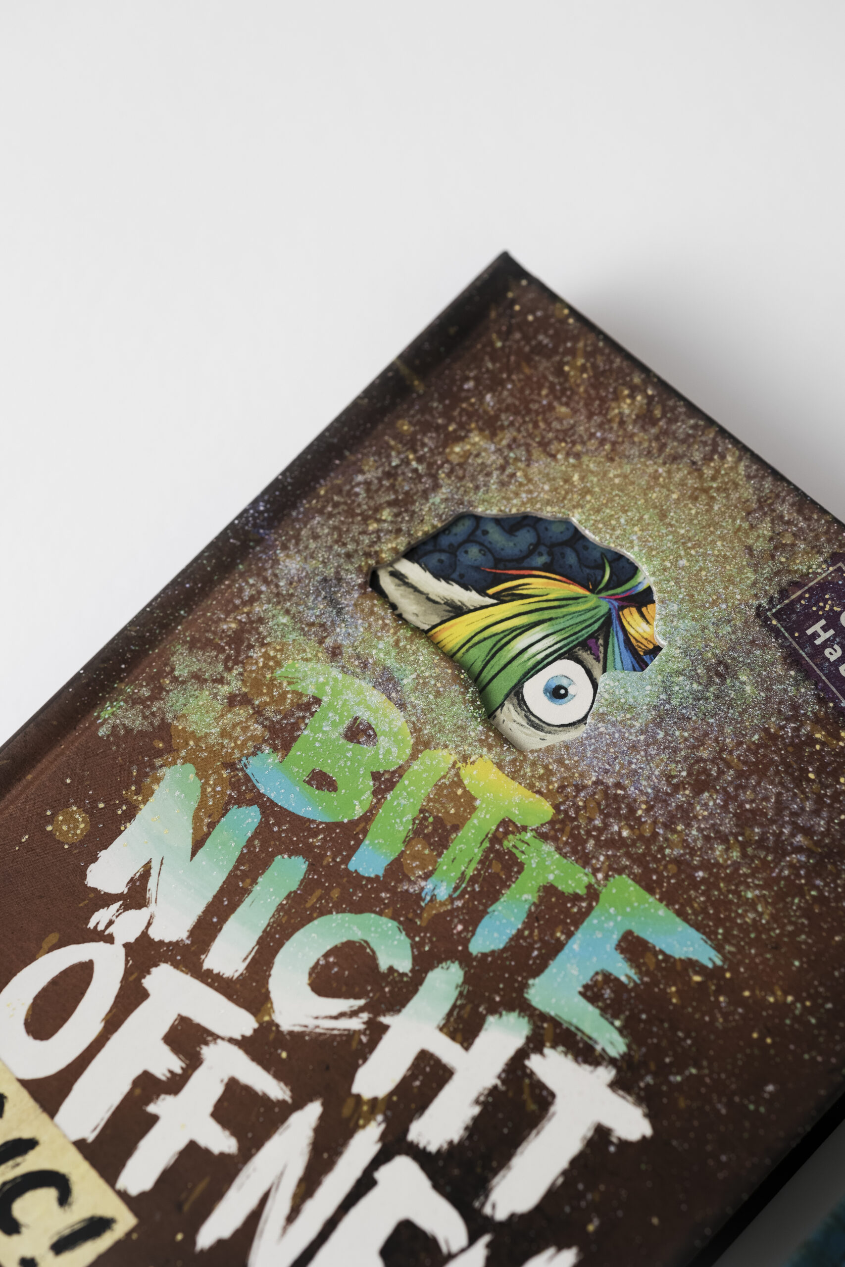 Siebdruck Veredelung Buchcover "Bitte nicht öffnen", hergestellt und veredelt von Achilles